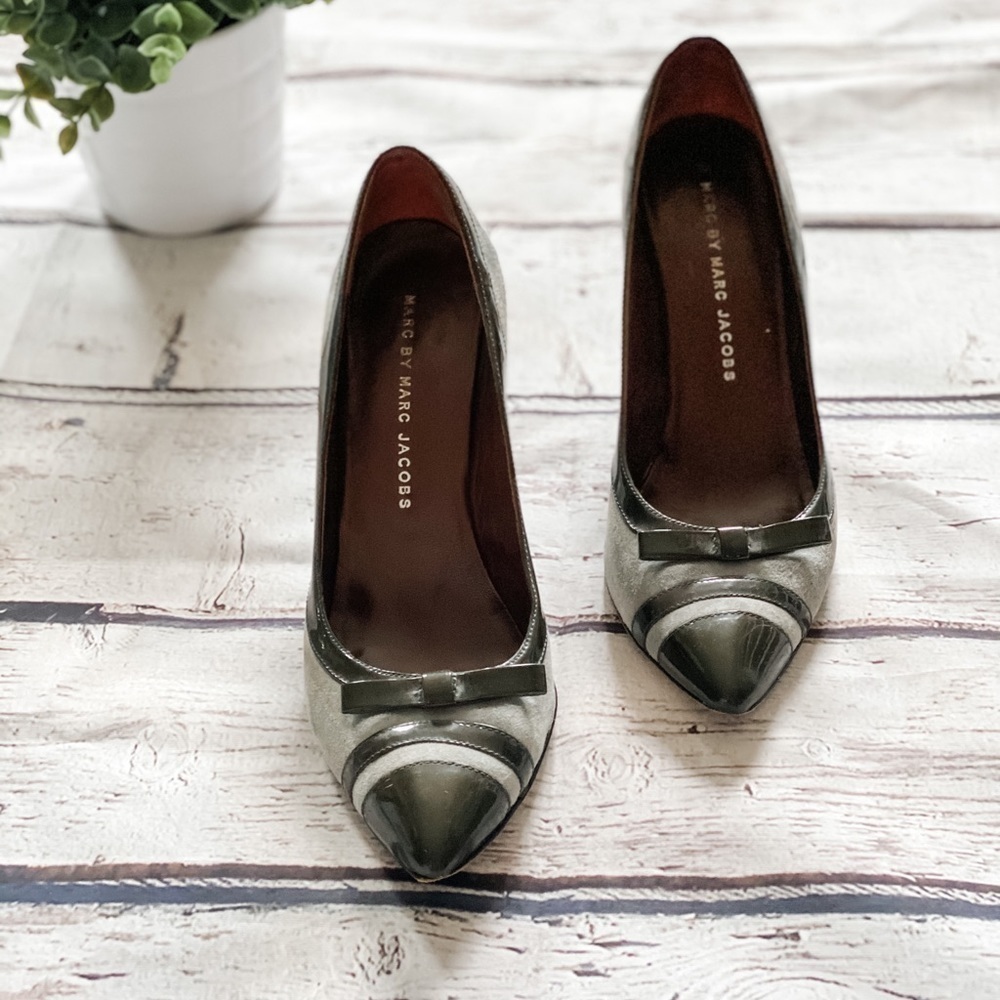 Marc by Marc Jacobs Grey Suede and Leather Pumps